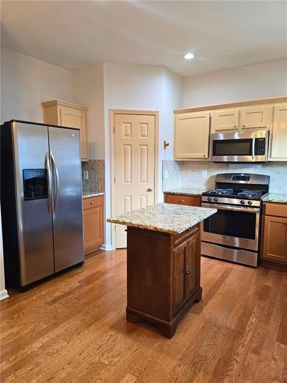 1934 Dilcrest Dr - Photo 5 of 32