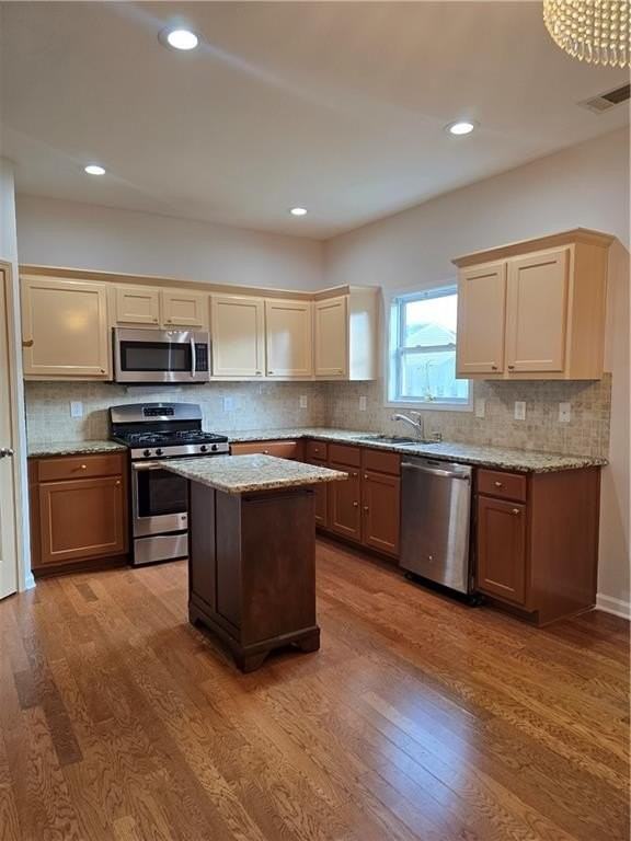 1934 Dilcrest Dr - Photo 6 of 32