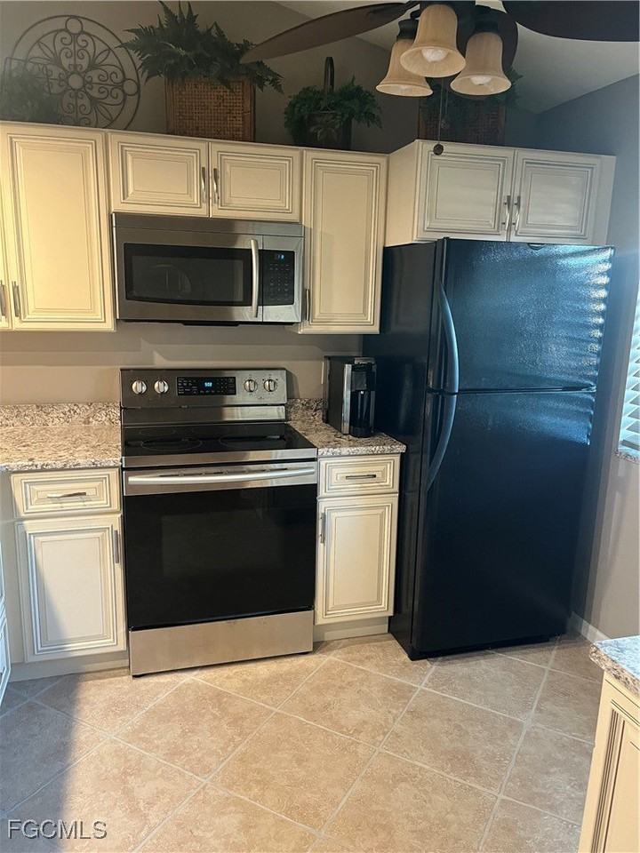 13094 Cross Creek Ct #113 - Photo 5 of 26