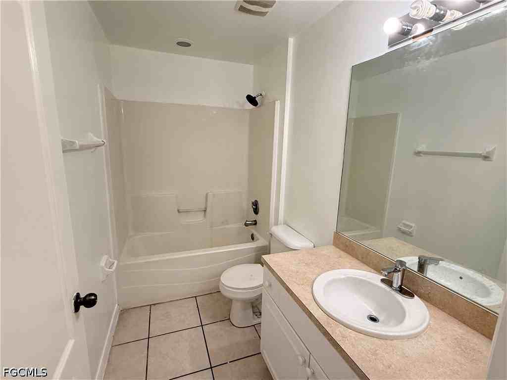 311 Bradley Ave - Photo 5 of 19