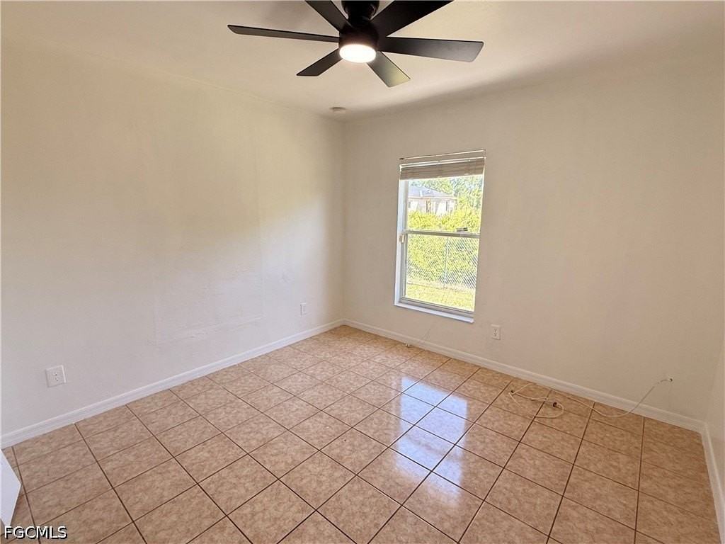 311 Bradley Ave - Photo 6 of 19