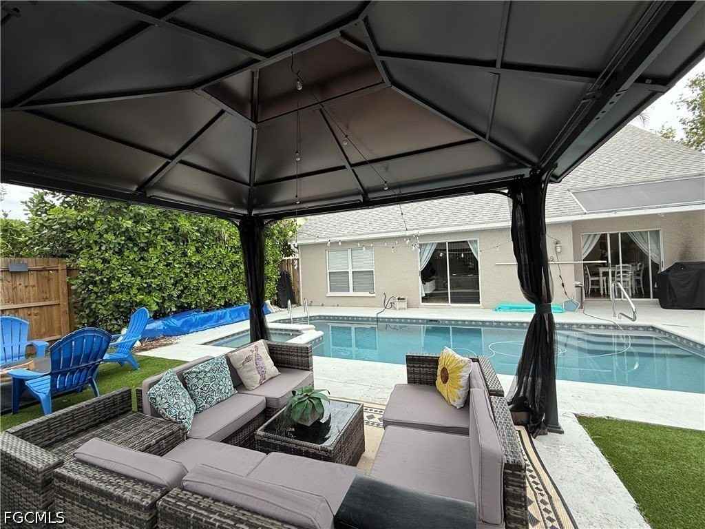 15009 Cloverdale Dr - Photo 2 of 22