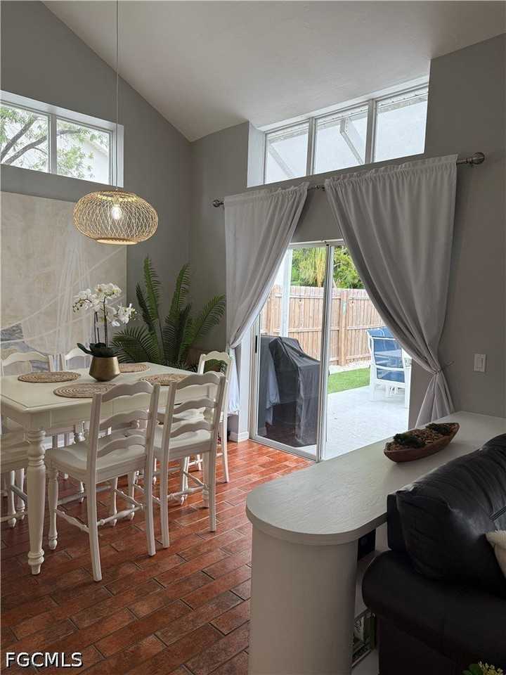 15009 Cloverdale Dr - Photo 6 of 22