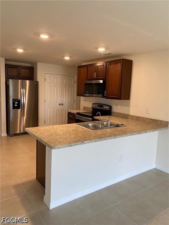 2213 Ne 33rd St - Photo 7 of 24