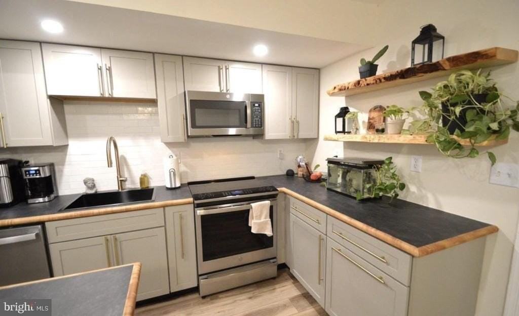 138 Creekside Ct - Photo 3 of 10