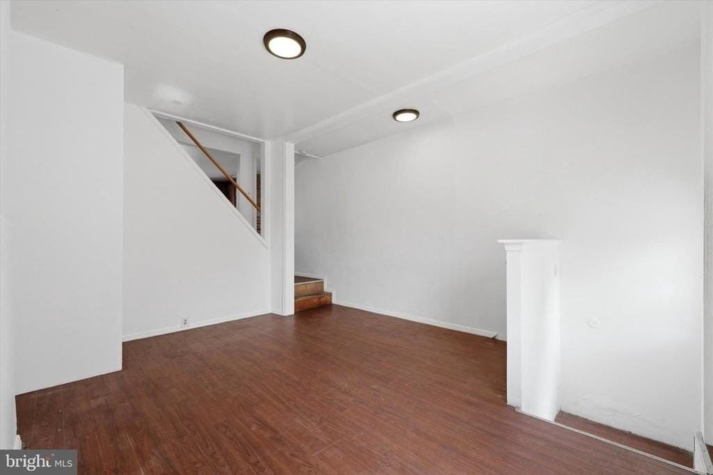 525 Morse St - Photo 4 of 22