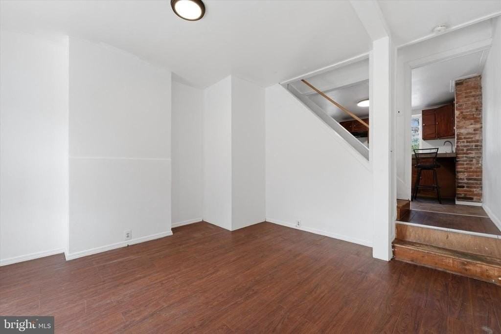 525 Morse St - Photo 5 of 22