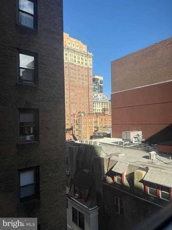 1324 Locust St #528 - Photo 3 of 19