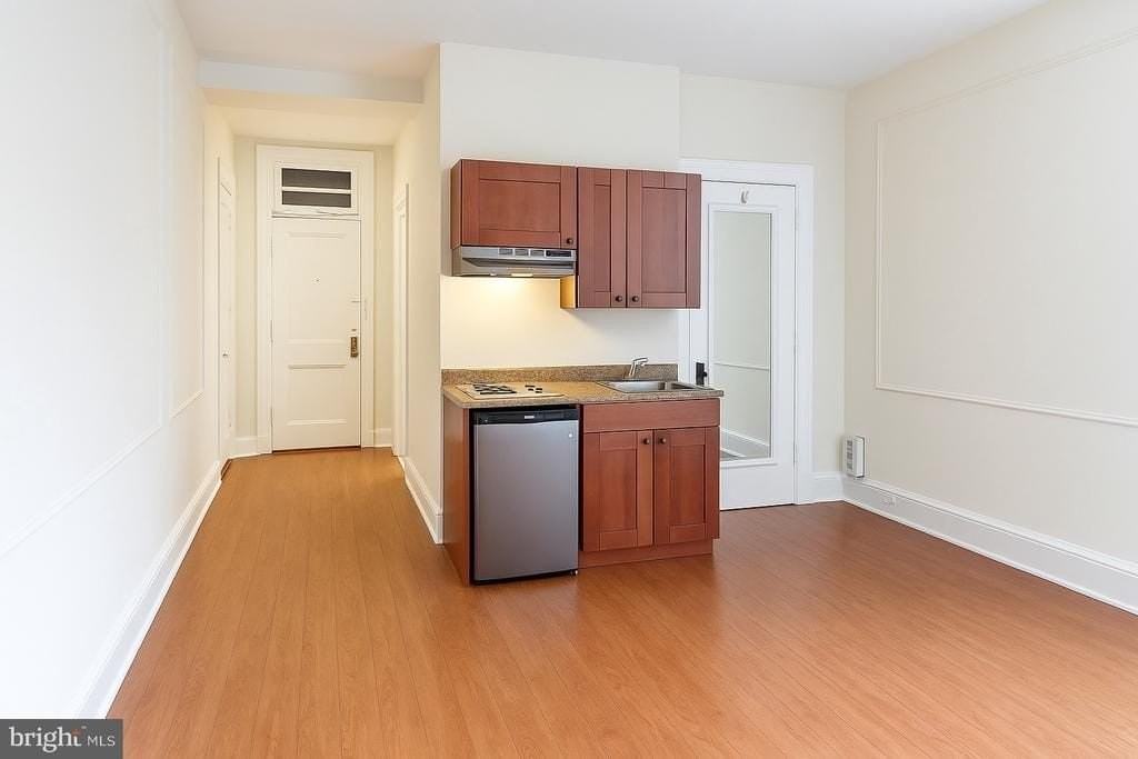 1324 Locust St #528 - Photo 4 of 19