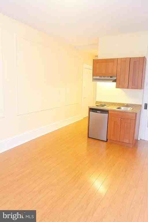 1324 Locust St #528 - Photo 5 of 19