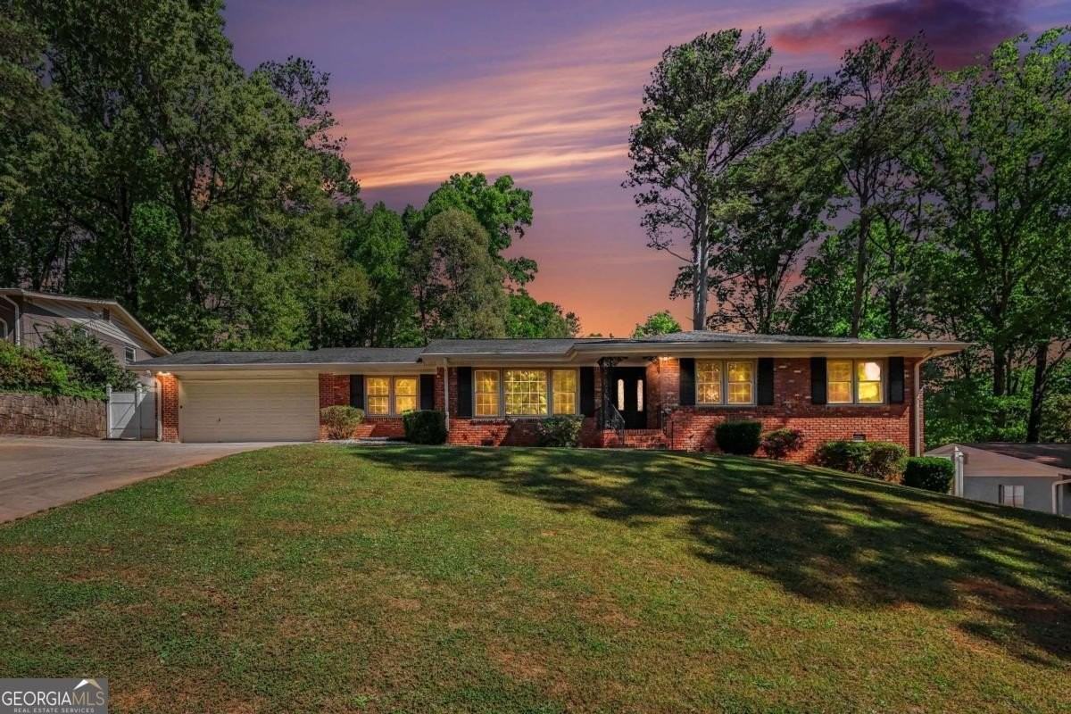 3582 Cloudland Dr - Photo 3 of 31