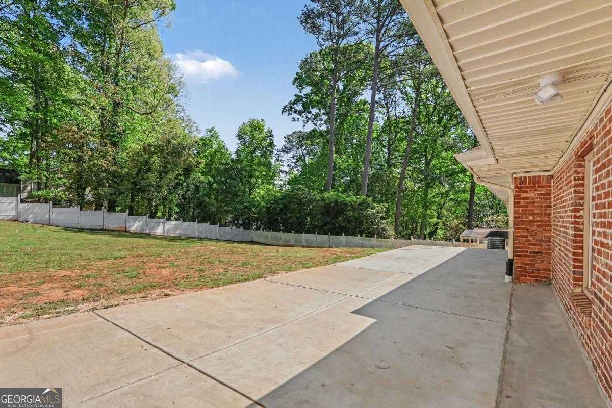 3582 Cloudland Dr - Photo 5 of 31