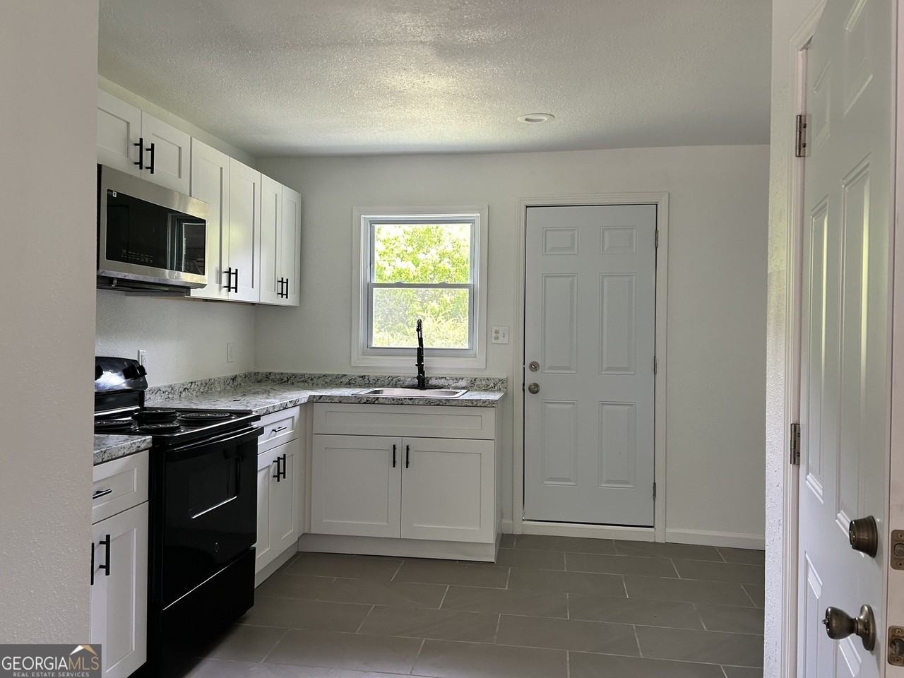 610 N College Dr #8 - Photo 3 of 8