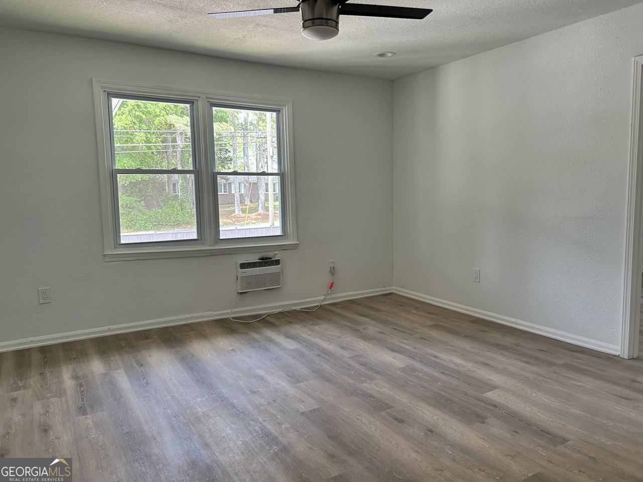 610 N College Dr #8 - Photo 4 of 8