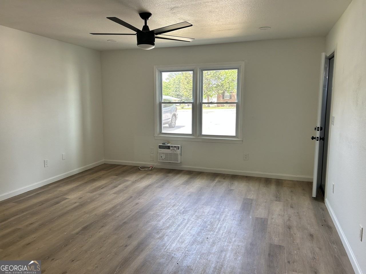 610 N College Dr #5 - Photo 4 of 7