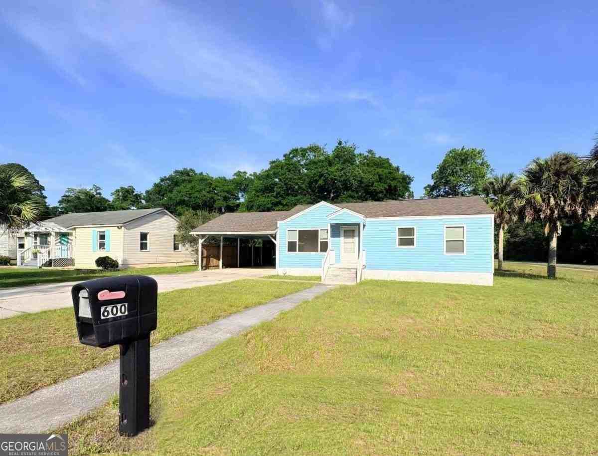 600 Margaret St - Photo 4 of 4