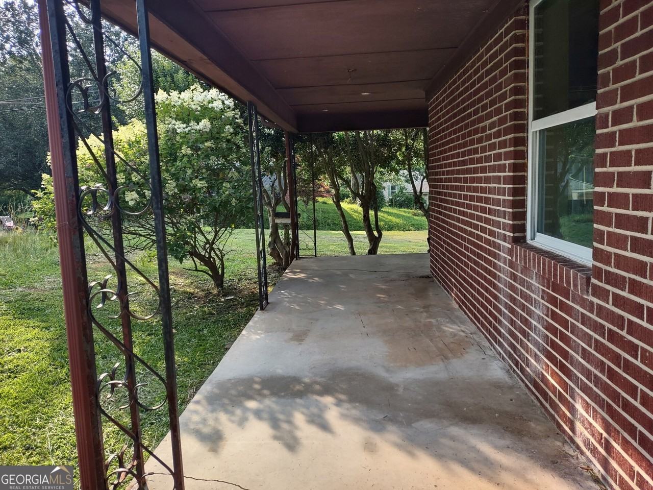 161 S Pine St - Photo 2 of 8