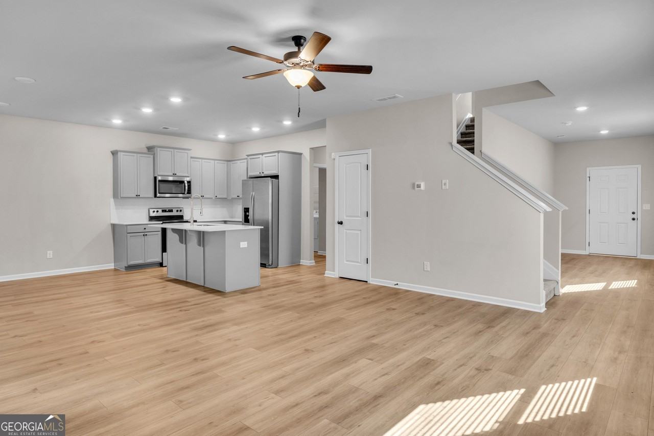 11608 Winston Dr - Photo 3 of 16