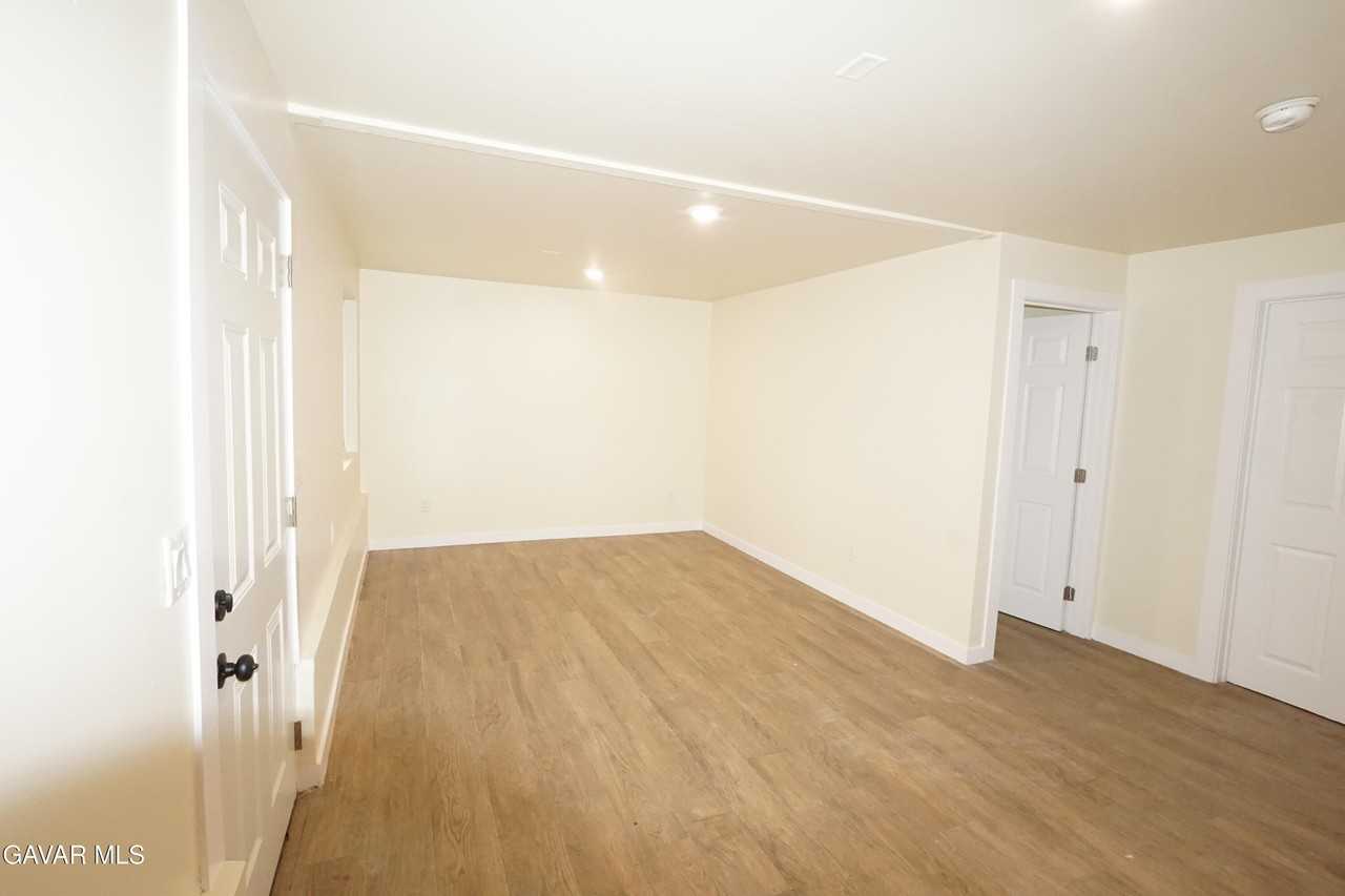 448 W 41st Pl #448-3-4 - Photo 2 of 8