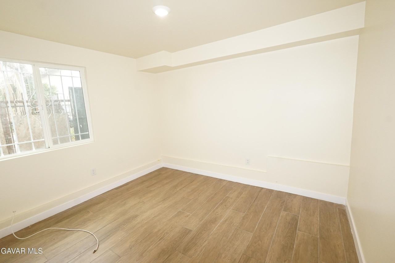 448 W 41st Pl #448-3-4 - Photo 6 of 8