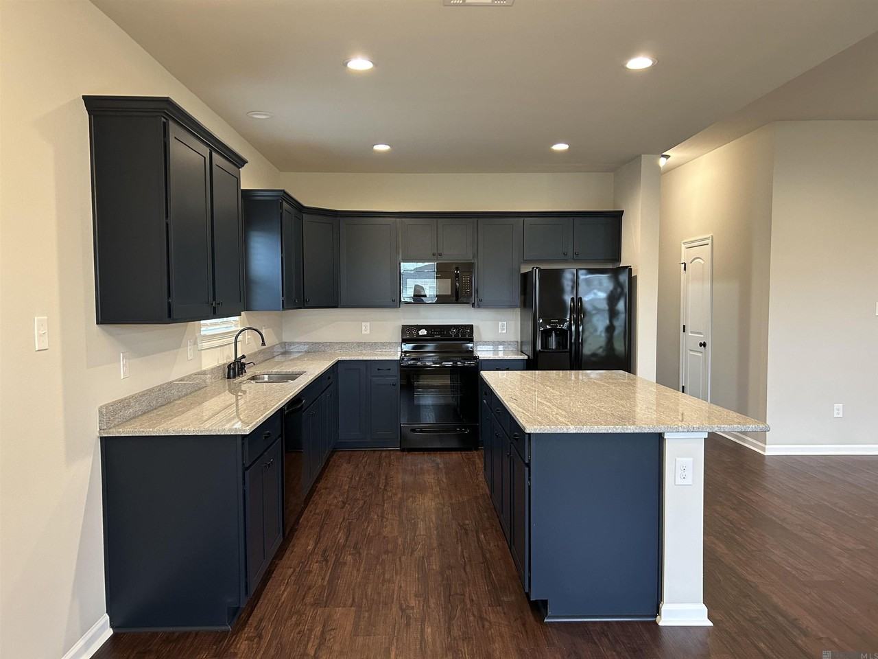 24280 Cliftmere Ave - Photo 5 of 19