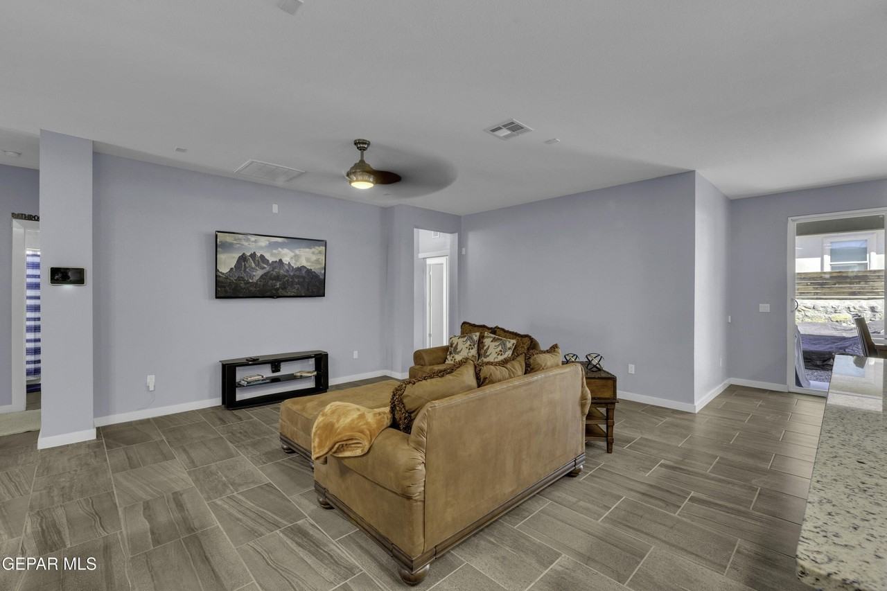 12631 Mark Twain Ave - Photo 3 of 50