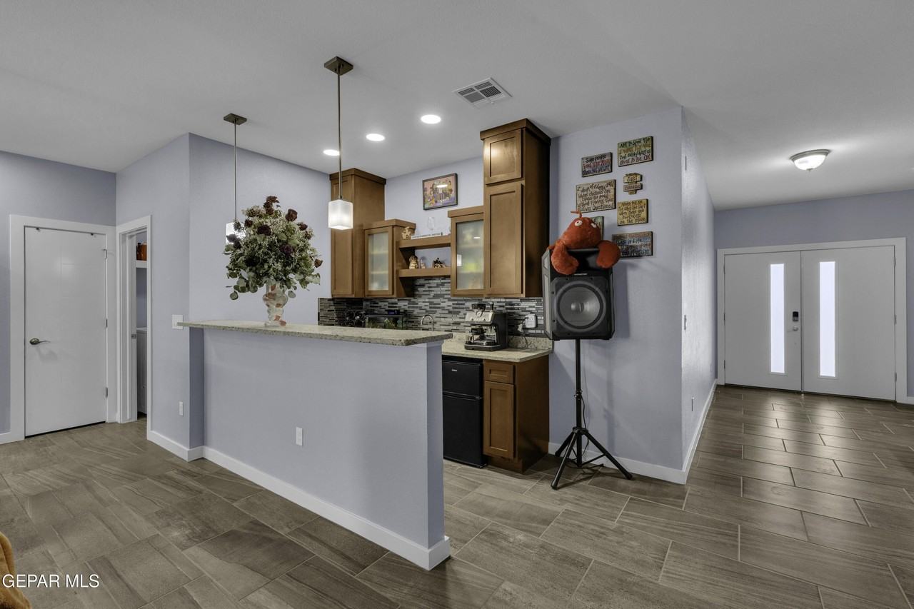 12631 Mark Twain Ave - Photo 4 of 50