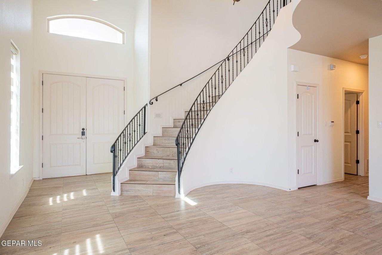 1126 Ismael Robels Way - Photo 4 of 19