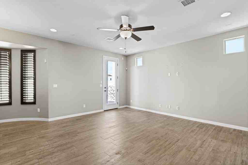 14833 Harry Flournoy Ave - Photo 5 of 35