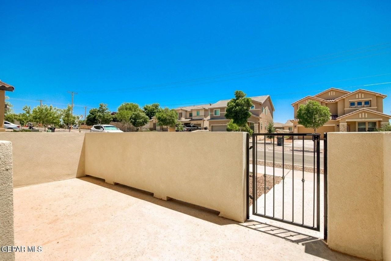 12133 Chapel Hill Rd - Photo 3 of 22