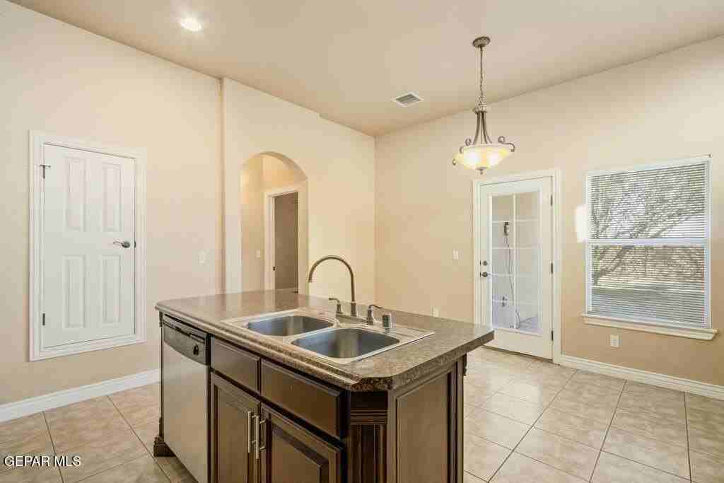 11605 Saint Thomas Way - Photo 5 of 21