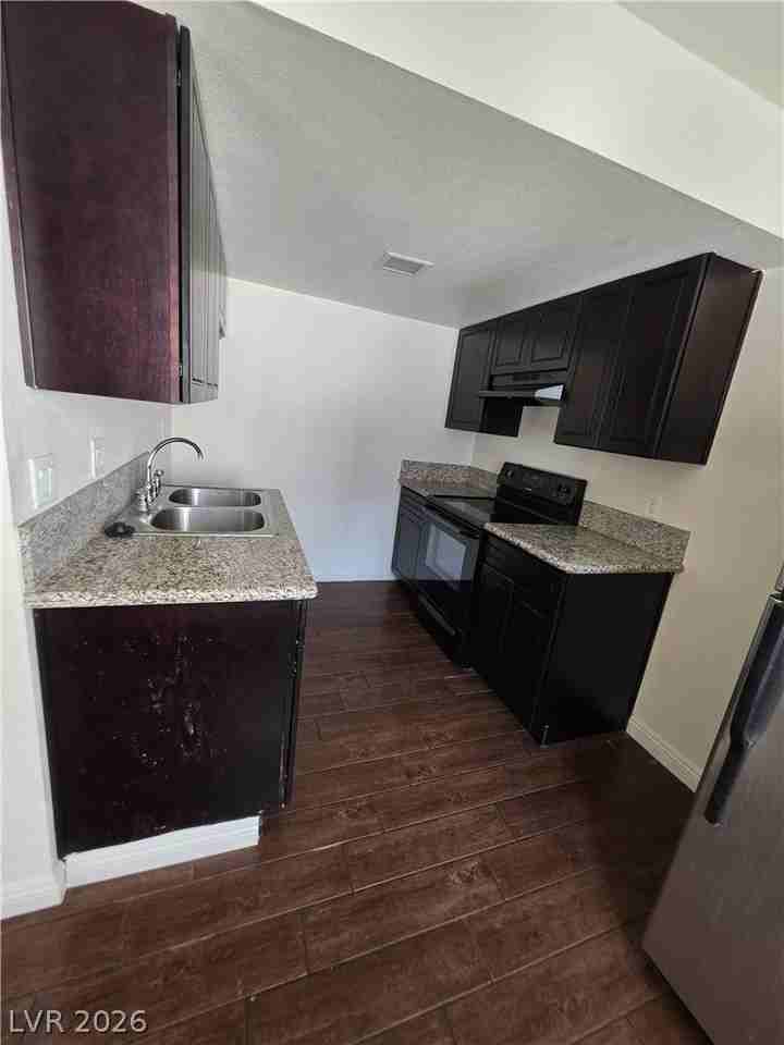 2626 Lynnwood St #2 - Photo 2 of 11