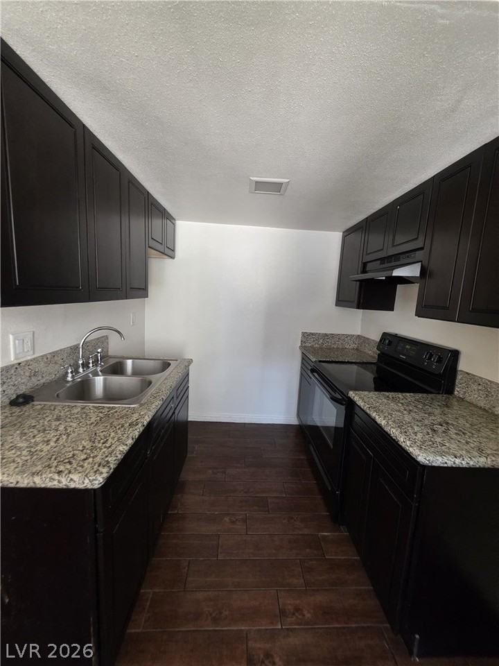 2626 Lynnwood St #2 - Photo 3 of 11