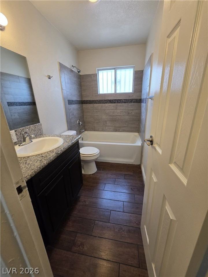 2626 Lynnwood St #2 - Photo 6 of 11