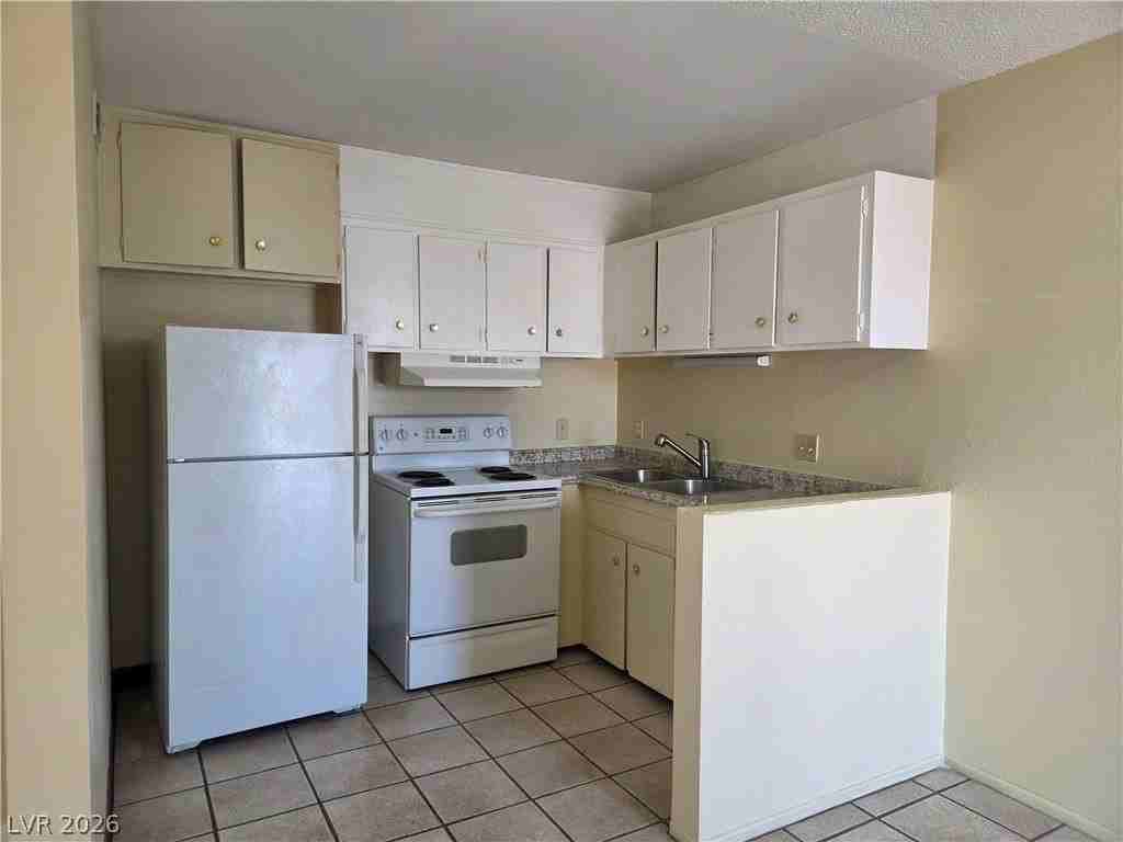 489 North Cir #4 - Photo 2 of 7