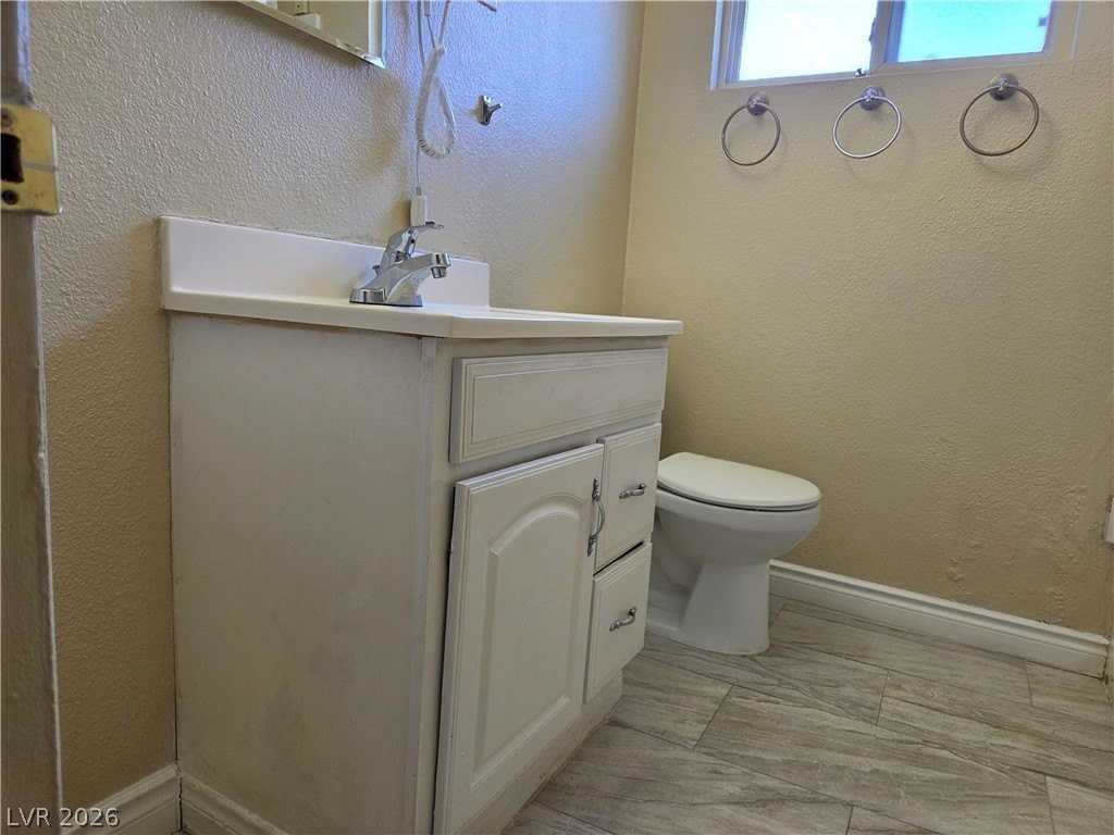 489 North Cir #4 - Photo 5 of 7