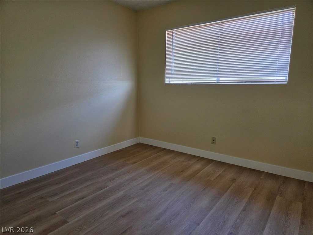 489 North Cir #4 - Photo 6 of 7