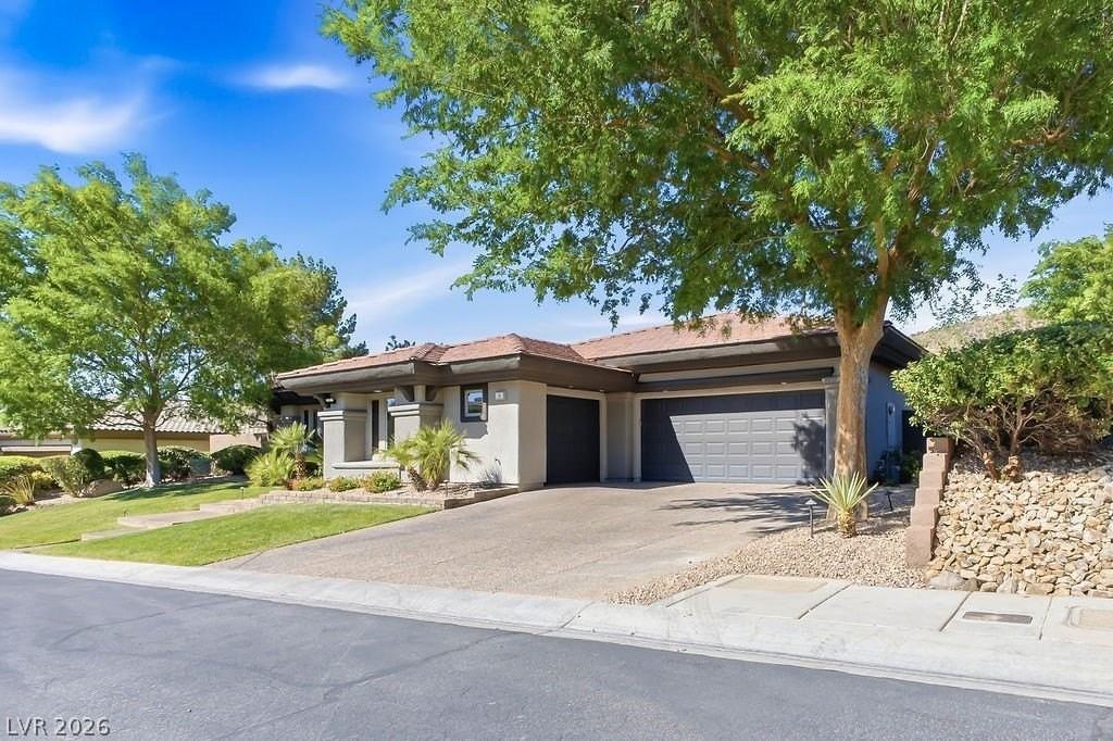 8 Starbrook Dr - Photo 2 of 50