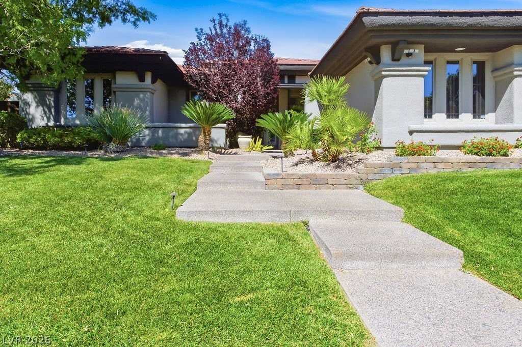 8 Starbrook Dr - Photo 4 of 50