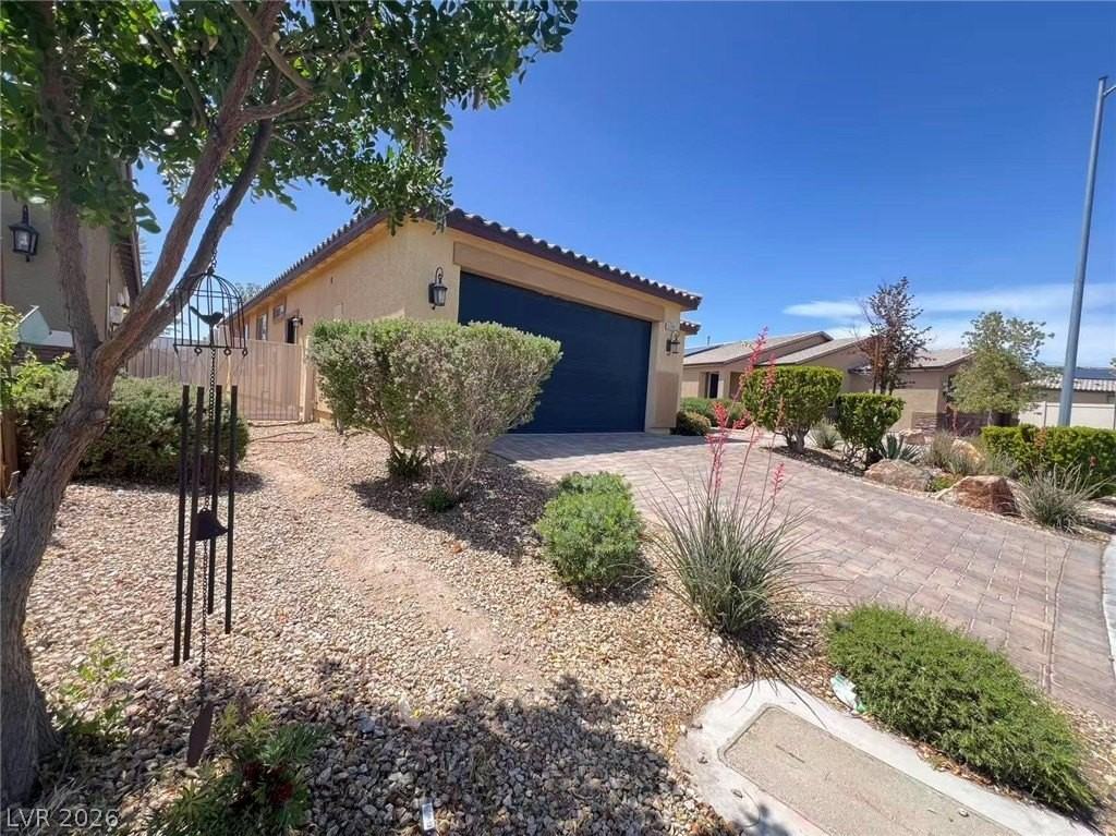 5729 Tideview St - Photo 3 of 25