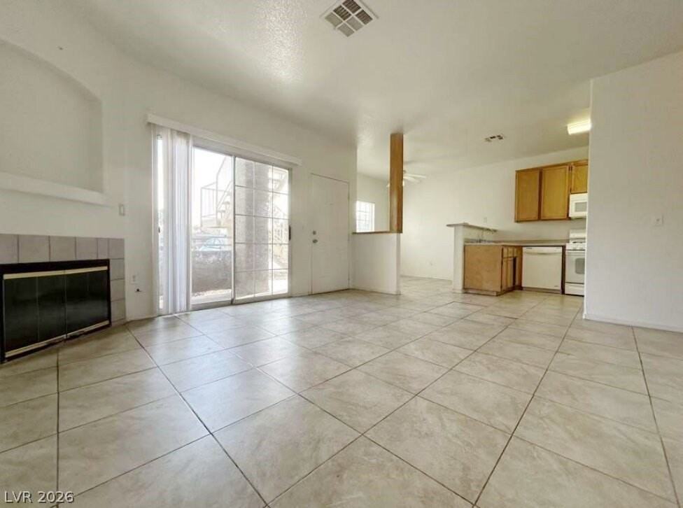 4730 E Craig Rd #1160 - Photo 2 of 17