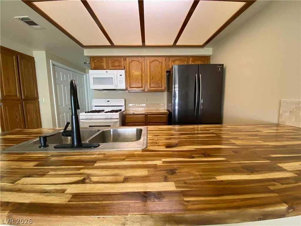 313 Beethoven St - Photo 3 of 42