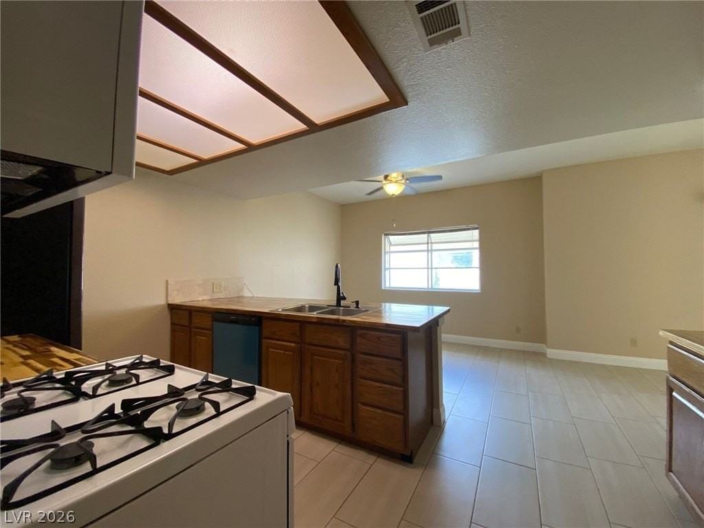 313 Beethoven St - Photo 5 of 42