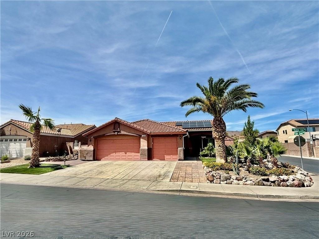 1061 Noble Isle St - Photo 2 of 21