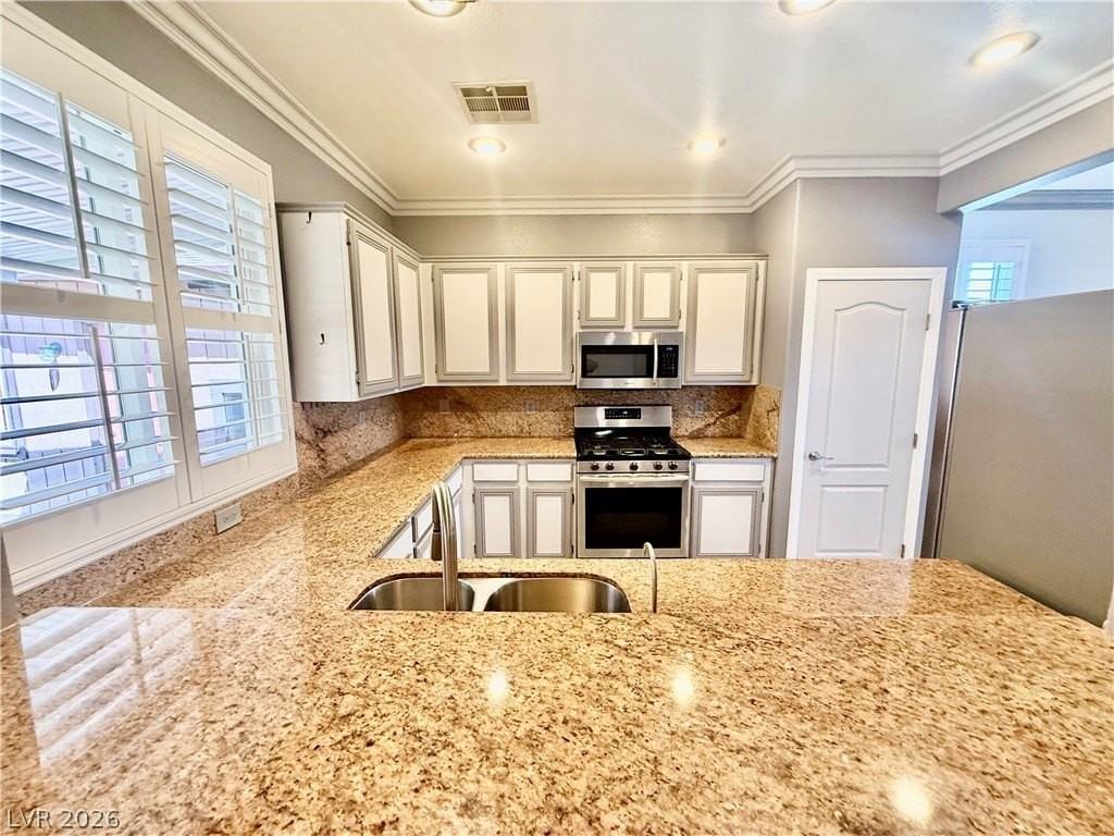 1061 Noble Isle St - Photo 5 of 21