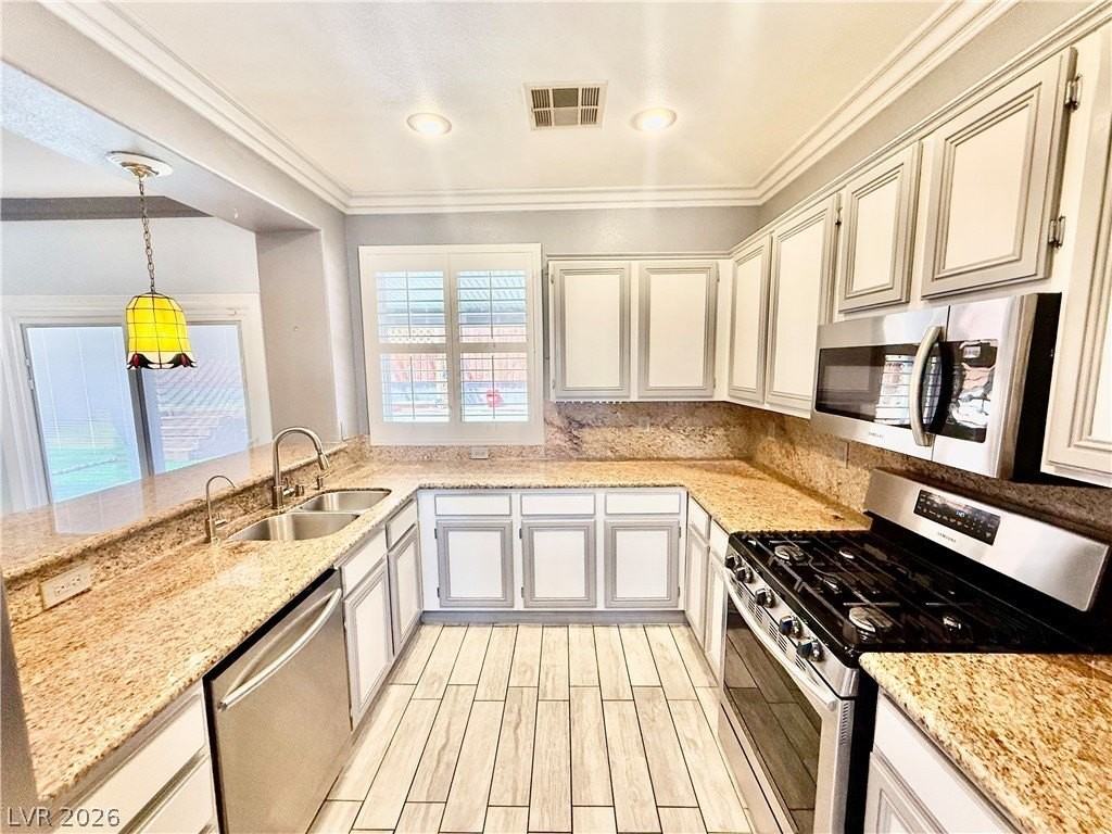 1061 Noble Isle St - Photo 6 of 21