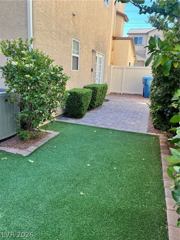 10261 Ladybug Bend St - Photo 3 of 23