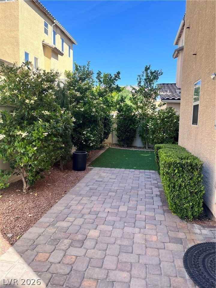 10261 Ladybug Bend St - Photo 5 of 23