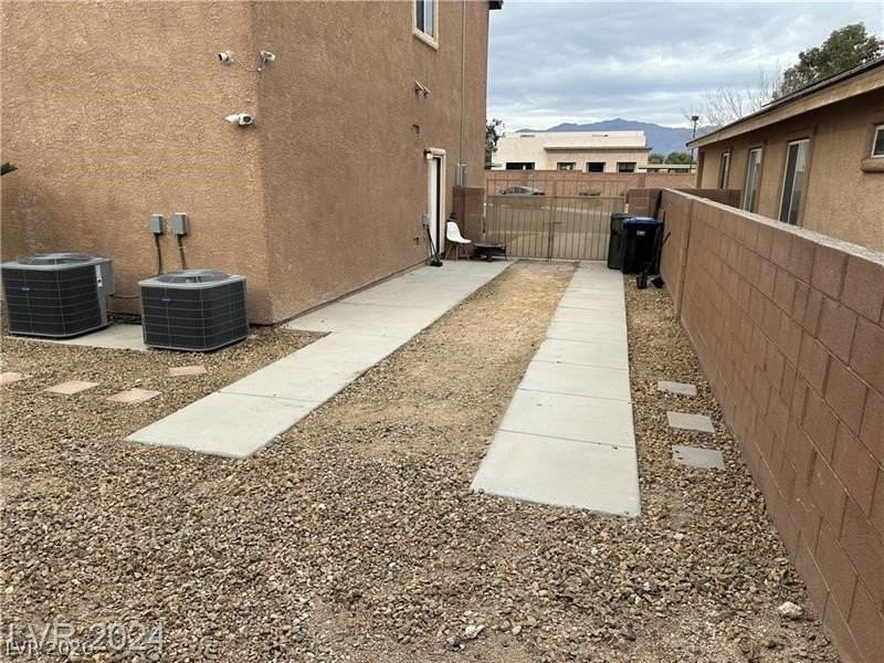 2805 Alma Lidia Ave - Photo 4 of 43