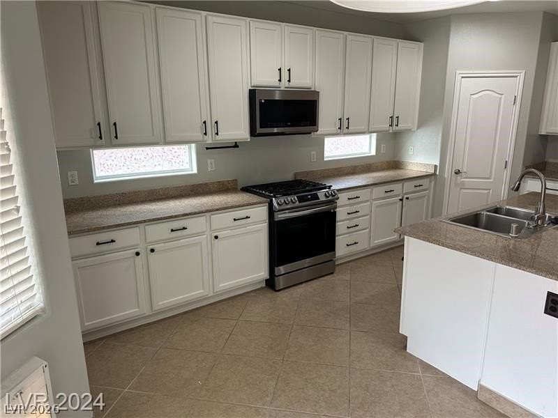 2805 Alma Lidia Ave - Photo 6 of 43